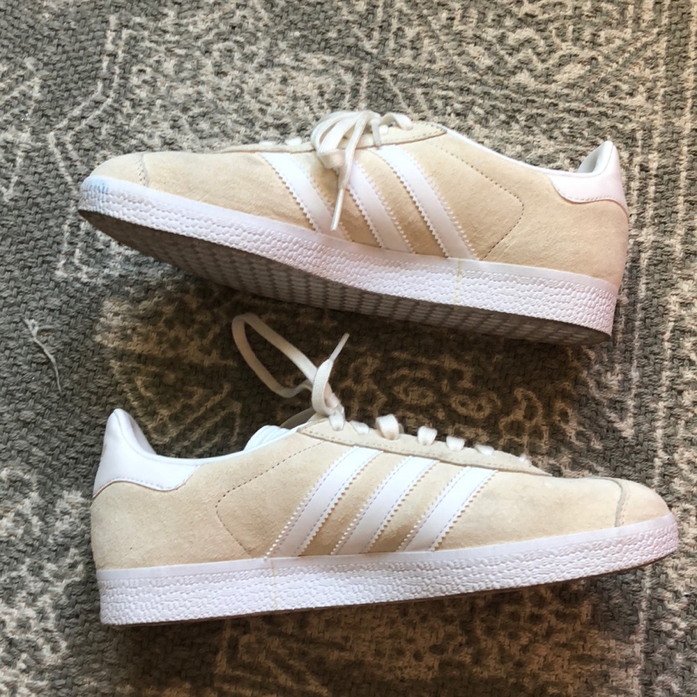 Worn once! adidas gazelle rad color